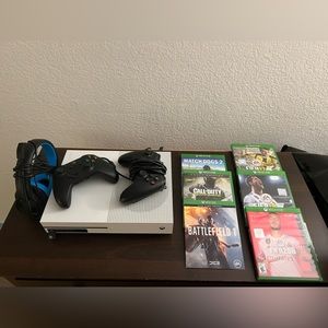 XBOX ONE + TWO CONTROLLERS + 6 GAMES + HEADSET